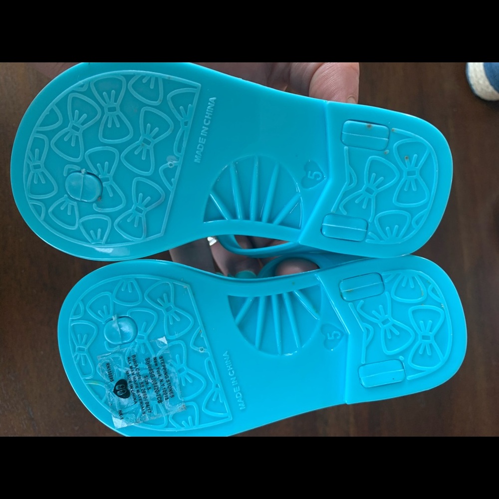 Sandals - Picture 2 of 3